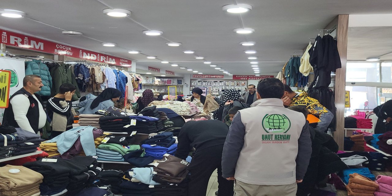 Umut Kervanından Van'da ihtiyaç sahibi çocuklara kışlık yardım