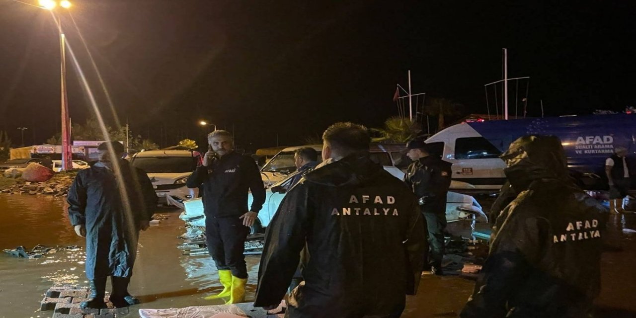 Antalya'da mahsur kalan 22 kişi güvenli alanlara tahliye edildi
