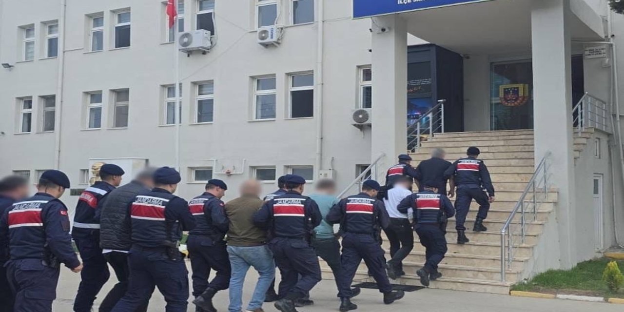 Radar ve yol kontrollerini paylaşan şüphelilere operasyon: 8 gözaltı