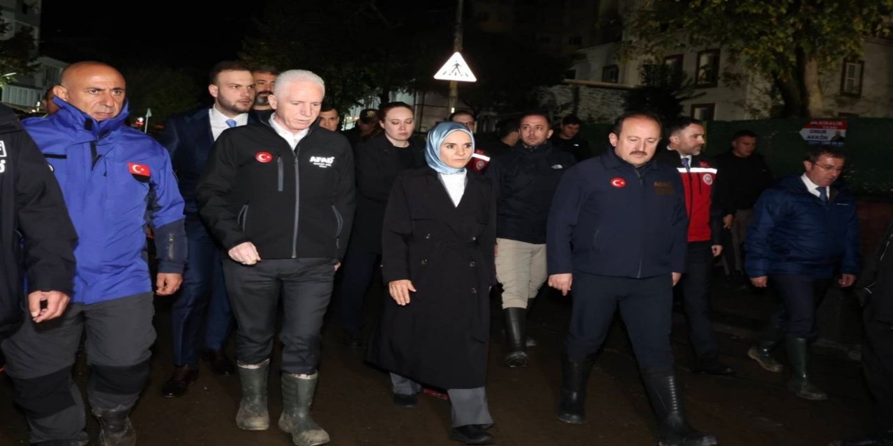 Bakan Göktaş, Sarıyer'deki sel bölgesinde incelemelerde bulundu