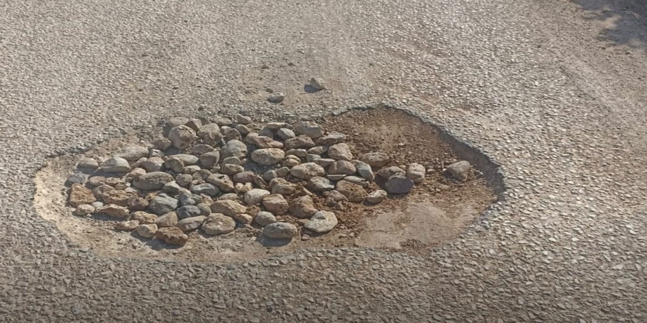 Menderes’te bozuk yollar vatandaşların tepkisini çekiyor