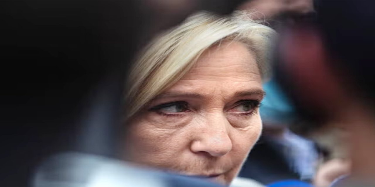 Başörtüsüne yasak, kipaya özgürlük: Fransız Le Pen için "ikiyüzlü" yorumları