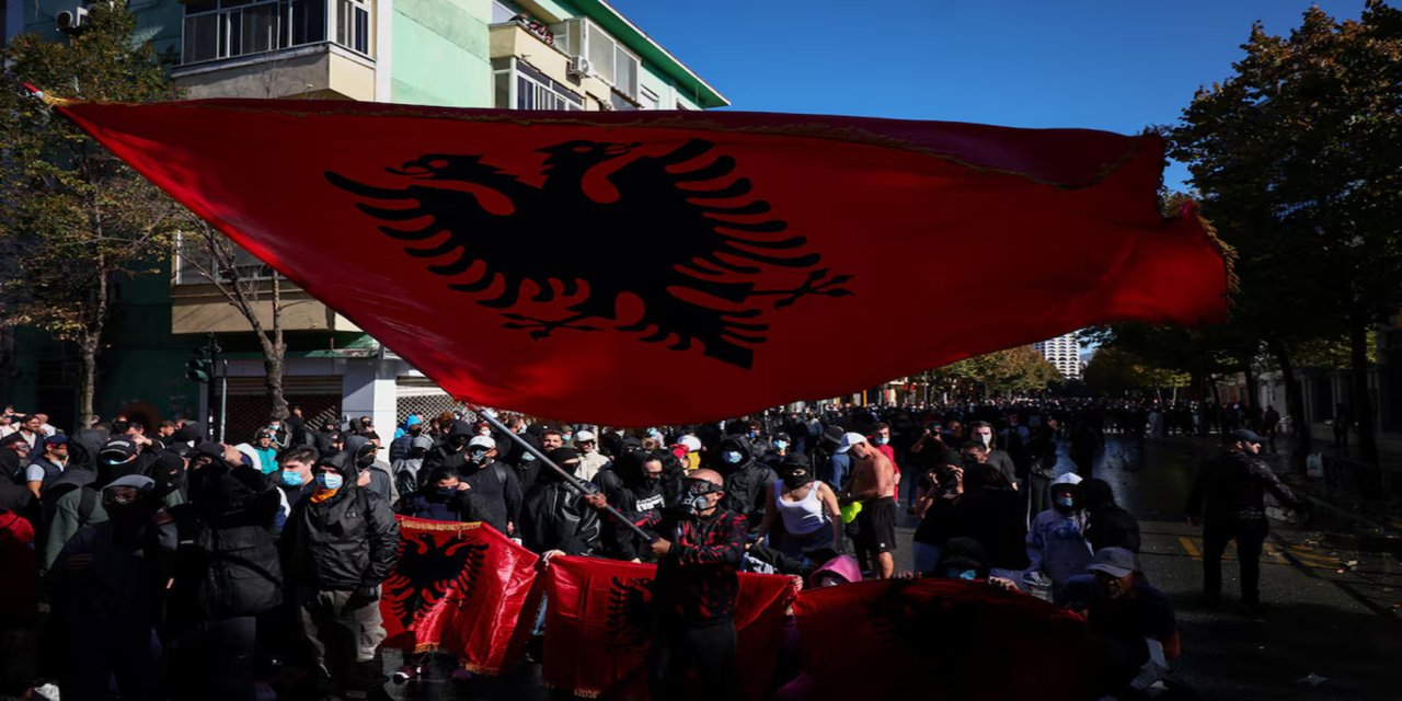 Arnavutluk’ta hükümet karşıtı protestolar büyüyor