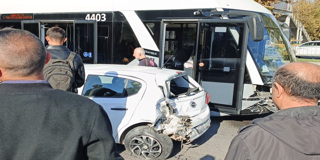 Malatya'da trambüs ile otomobil çarpıştı: 5 yaralı