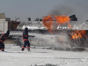 Nusaybin Karayolunda benzin yüklü tanker alev aldı