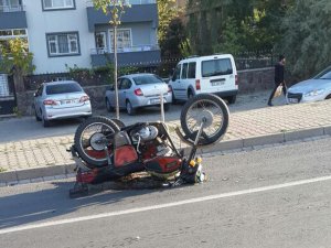 Bingöl'de Otomobil ile motosiklet çarpıştı:1 ağır yaralı