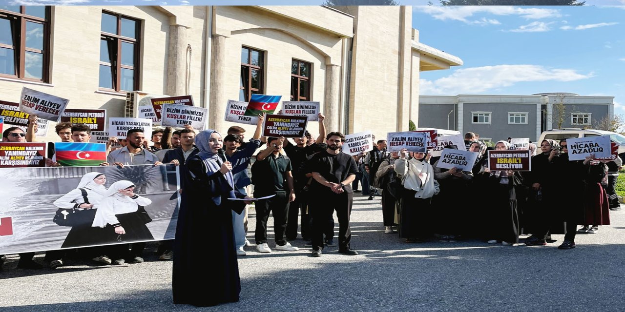Sakarya Üniversitesi öğrencilerinden Azerbaycan'daki başörtüsü yasağı protestosu
