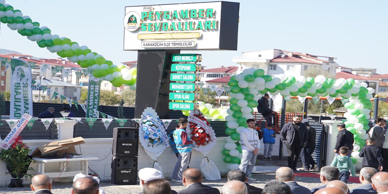 Karakoçan Peygamber Sevdalıları Eğitim ve Gençlik Merkezi görkemli törenle açıldı