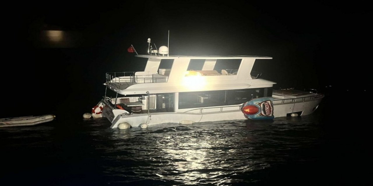 Çanakkale'de batma tehlikesi geçiren teknedeki 2 kişi kurtarıldı