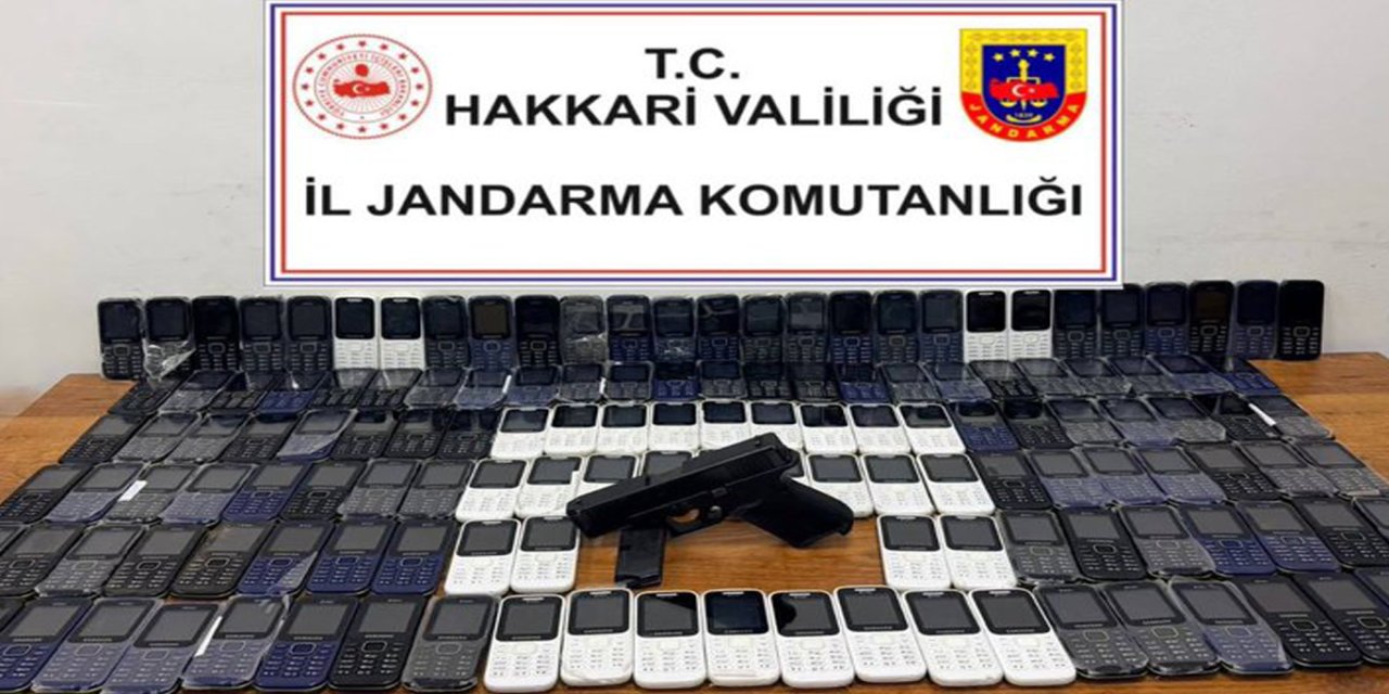 Hakkari’de 142 kaçak cep telefonu ele geçirildi