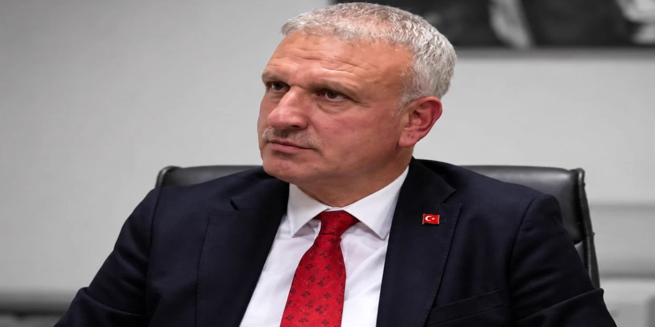 Azerbaycan’daki başörtüsü yasaklarını eleştiren Cumhurbaşkanı Başdanışmanı Saral istifa etti