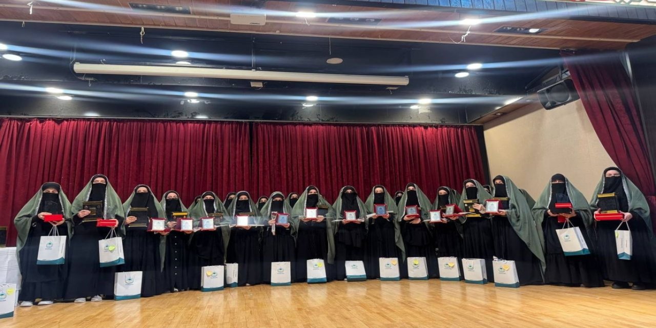 Adana’da 34 kız öğrenci İslami ilimlerde icazet aldı