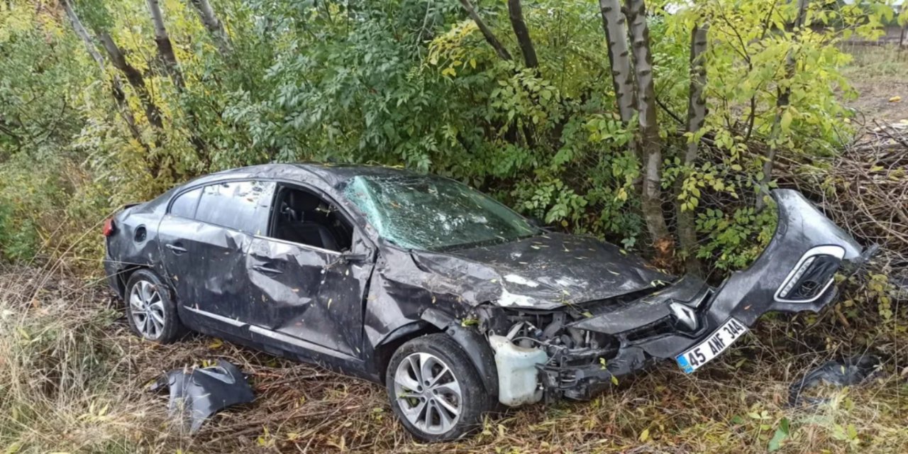 Bingöl’de kontrolden çıkan otomobil şarampole devrildi: 2 yaralı