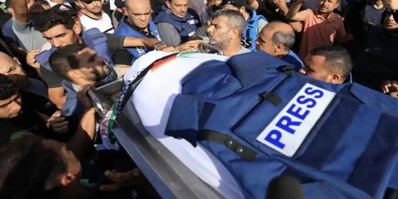 Gazze’de şehit edilen gazetecilerin sayısı 300’e yaklaştı