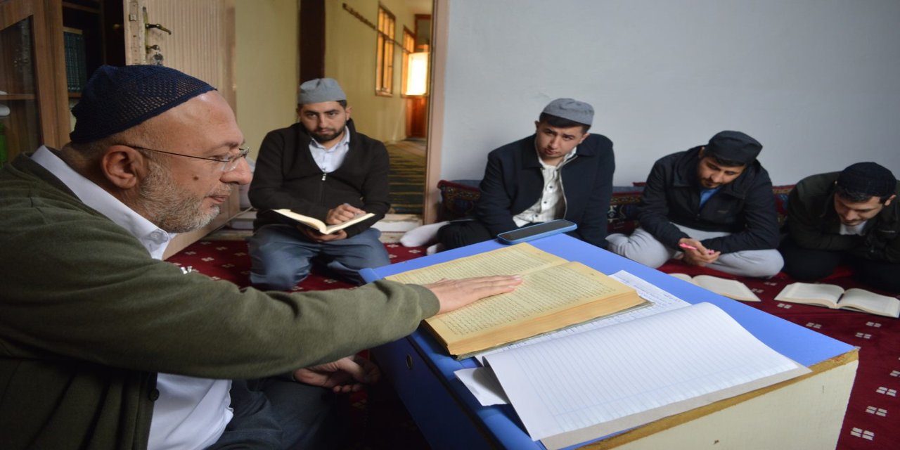 "İsraf eden Allah’ın sevgisini kaybeder, savurganlık şeytanların dostluğudur"