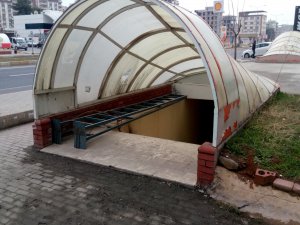 Alt geçit tinercilerin meskeni halinde