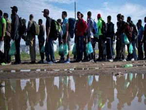 Avrupa'ya kaçak girmek isteyen 5 Türk yakalandı