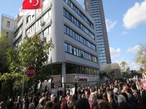 CHP ve HDP'lilerden Cumhuriyet'in önünde protesto