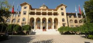 O üniversitede toplu istifa