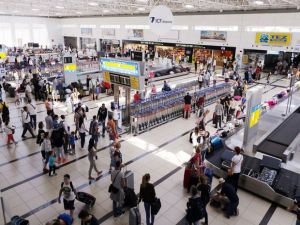 Antalya'ya gelen yolcu sayısı düştü