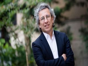 Almanya’dan Can Dündar’a geçici pasaport