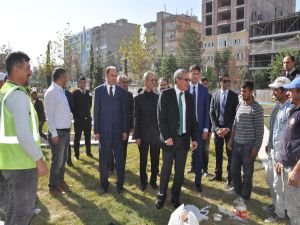 Vali Deniz park alanında incelemelerde bulundu