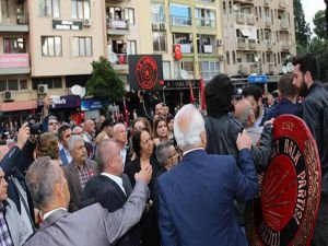 Aydın’da çelenk krizi: 2 gözaltı