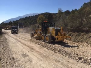 Kumluca Dereköy yolu asfalta hazırlanıyor