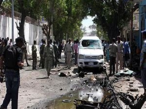 Somali'de kanlı saldırı! Restoranı bombaladılar