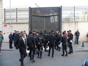 Kumkapı yabancılar misafirhanesinde yangın!