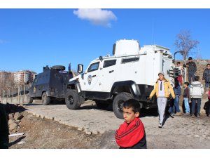 Mezarlıkta yaralanan kardeşlerden biri hayatını kaybetti