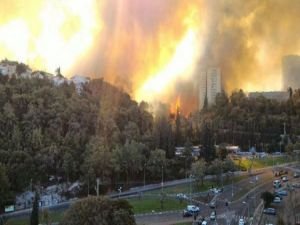 Dünya, İsrail'deki yangın için seferber oldu