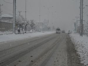 Bitlis’te 15 köy yolu halen kapalı