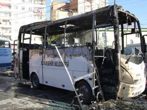 Diyarbakır'da Belediye ve üniversite otobüslerine saldırı!