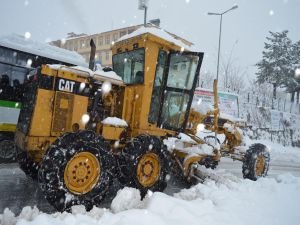 Van’da 64 yerleşim biriminin yolu kapandı