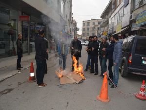 Esnaftan elektrik kesintisine ateşli protesto