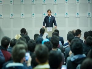 Davutoğlu: "Üniversitelere Meslek Değil Bilgi Aşkıyla Gelin"