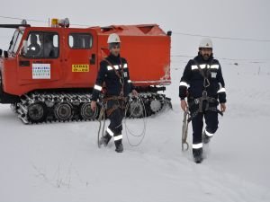 ÇEDAŞ, elektrik arızalarına kar makineleri ile anında müdahale ediyor