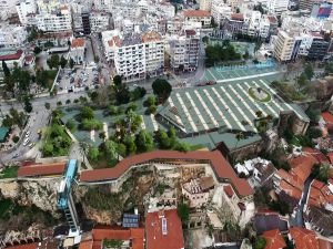 Antalya Cumhuriyet Meydanı yenileniyor