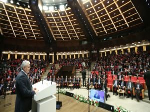 Siyasetçi yanlış yapar, millet düzeltir