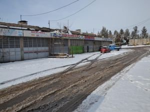 Kar nedeniyle esnaf iş yerini açmadı