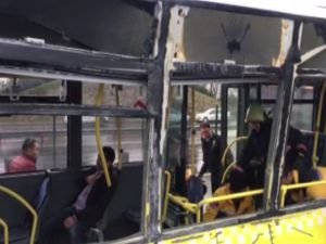 Servis aracı metrobüse çarptı: 10 yaralı