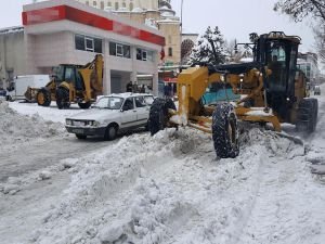 Bingöl’de 40 bin ton kar taşındı