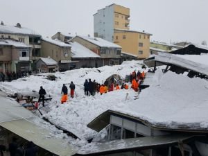 Ağrı Valisi: Bir yaralı enkazdan çıkarıldı