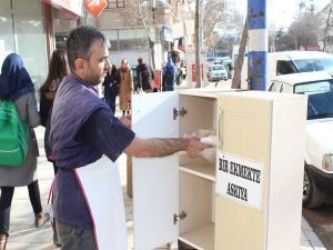 "Askıda ekmek" uygulaması ile fakirlerin yüzü gülüyor