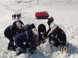 Gerçeği aratmayan çığ tatbikatı