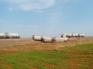 Diyarbakır'da yük trenin geçişi esnasında patlama