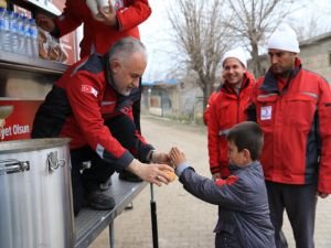 Kızılay Adıyaman’daki depremzedelerin acil dönem ihtiyaçlarını karşılıyor