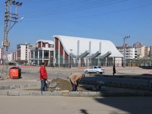 Beşikçiler Caddesine orta refüj çalışması