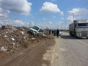 Yol kenarındaki moloz yığını muhtemel faciayı önledi